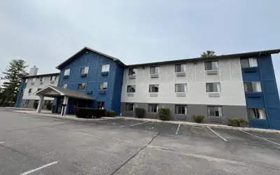 Days Inn & Suites by Wyndham Traverse City