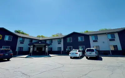 Super 8 by Wyndham Shakopee
