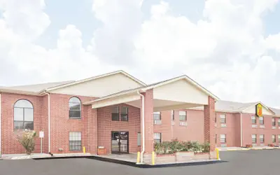 Super 8 by Wyndham White Hall