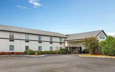 Days Inn by Wyndham Lincoln