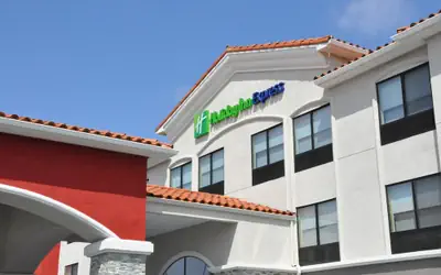 Holiday Inn Express & Suites Lake Forest by IHG