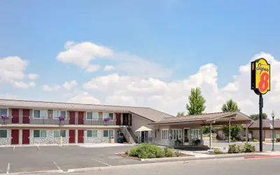 Super 8 by Wyndham Alturas