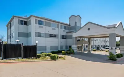 Super 8 by Wyndham Weatherford