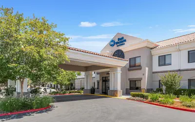 Best Western Valencia/Six Flags Inn & Suites