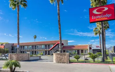 Econo Lodge Inn & Suites Escondido Downtown