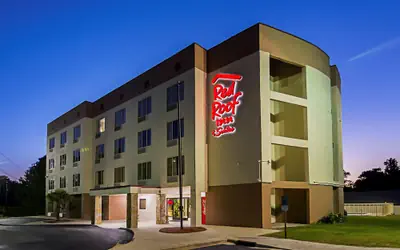 Red Roof Inn & Suites Fayetteville - Fort Bragg