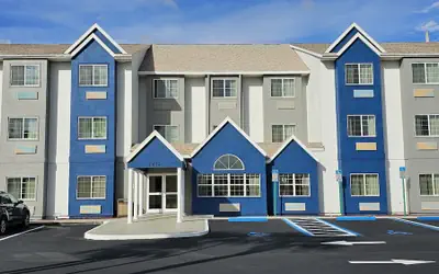 Microtel Inn & Suites by Wyndham Bushnell