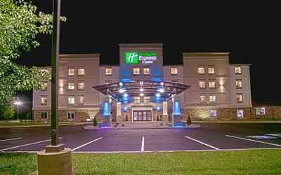 Holiday Inn Express & Suites Evansville North by IHG