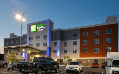 Holiday Inn Express & Suites Lexington Midtown - I-75 by IHG