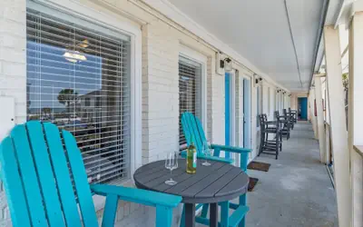 The Beach House Motel & Suites