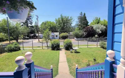 Barclay Klum House by WanderLodges