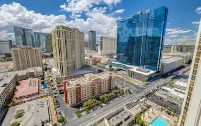 Studio 25 HIGH FLR MGM Signature Balcony