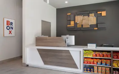 Holiday Inn Express & Suites Bronx - Zoo Area by IHG