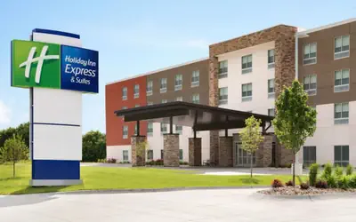 Holiday Inn Express & Suites Fresno Airport by IHG