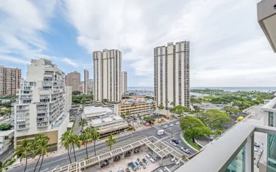 Ala Moana Condo by Zelloo