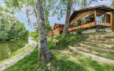 The Lindsay Lodge & Restaurant