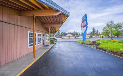 Royal Gateway Motel By OYO