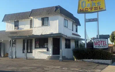 The Oaks Motel