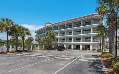 Charming Studio for 2 - Pool Views - Next Door to Alys!