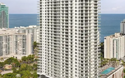 Hyde Beach House by Zelloo