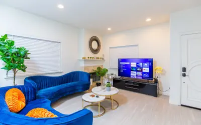 Elegant Pasadena Retreat Prime Comfort Awaits