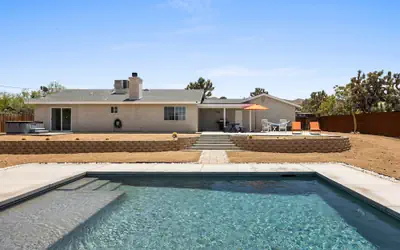 Bonanza In The Desert - Pool, Hot Tub, Grill 3 Bedroom Home by RedAwning