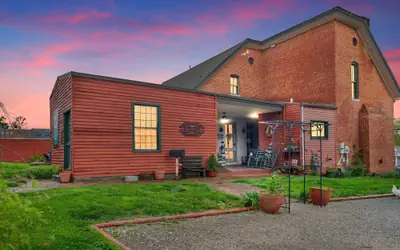 Carroll Cottage 1 Bedroom by Main Street Bed & Breakfast