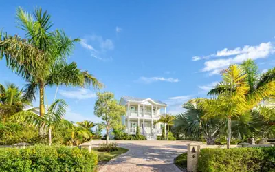 Mirador House by Brightwild Pool Dock