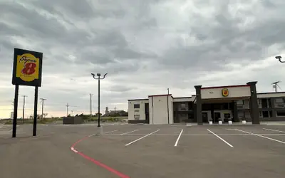 Super 8 BY Wyndham Lubbock Airport