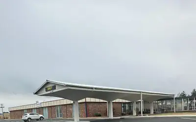 Napoleon Inn & Suits