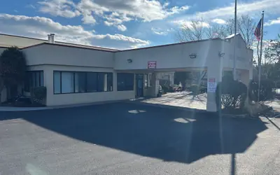 Hilltop Inn & Suites