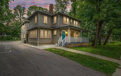 Chic Remodeled Retreat Near Emu: Easy Commute 2 Bedroom Apts