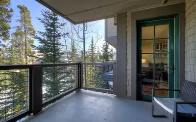 Cozy Ski Chalet With Large Balcony 1 Bedroom Condo