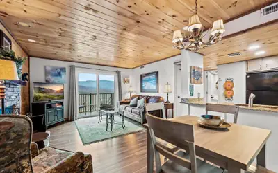 Sleeps 4 Heated Pool Hot Tub Mountain View