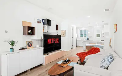 Chic Modern Retreat With Stunning Views 1360 Sqft