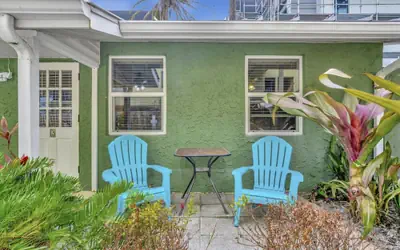 Stones Throw Beachside Bungalow 2 AT THE Beach