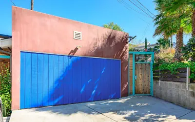 Scenic Retreat With Deck Stunning Views in LA