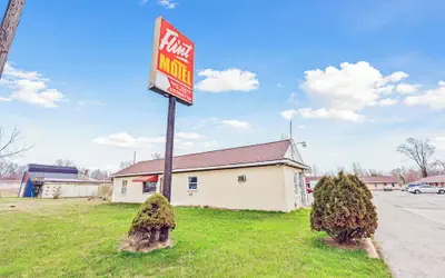 Flint Motel by OYO MI Near I-475