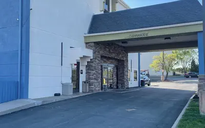 Red Lion Inn & Suites Blue Springs