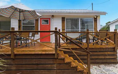 2BR Home, Private Heated Pool, 4 Bikes, Beach Access