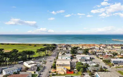 Beachy 1BR Escape with SofaBed Golf