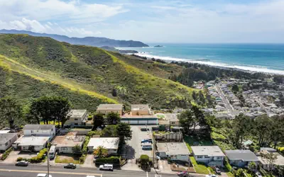 Stunning 2BR Ocean Mountain Sunset View