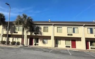 GUEST COTTAGES & SUITES