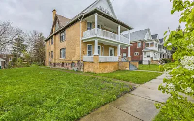 Cozy Upper Flat Minutes From Niagara Falls 3 Bedroom Apts