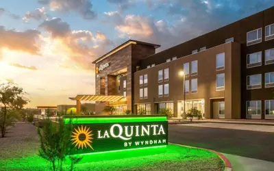 La Quinta Inn & Suites by Wyndham Phoenix West / Glendale