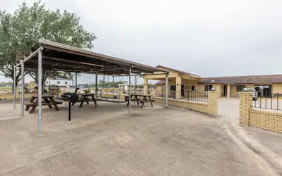 Freer Executive Inn and Studios