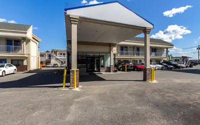Motel 6 Elizabeth, NJ - Newark Liberty Intl Airport