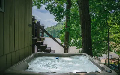 Lakefront Hot tub Amazing Views 35 min to Indy