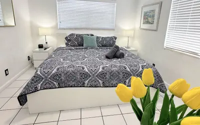 Southwinds Inn 7 for 4 Guests Close to the Beach