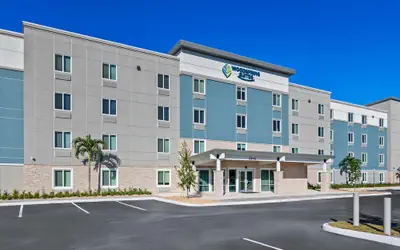 WoodSpring Suites Palm Springs – West Palm Beach
